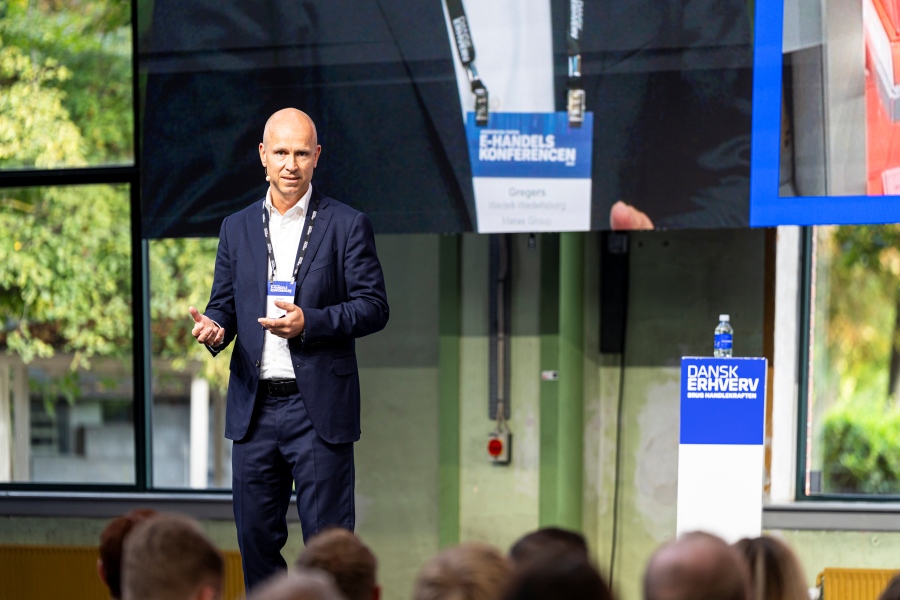Gregers indtager scenen til E-handelskonferencen