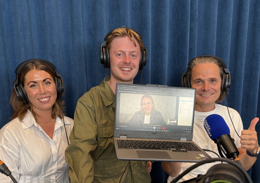 Carsten Rose i studiet med g&aelig;ster