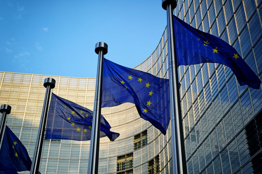 Flagstænger med EU-flag